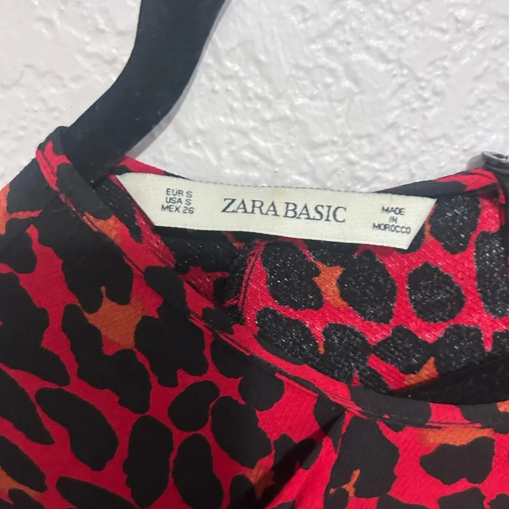 Zara Red and Black Cheetah π Puff Sleeve Ruffled Blouse - Picture 2 of 3